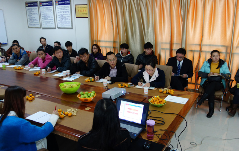 永利欢乐娱人城第四届客户沙龙及网络营销分享会于2013年10月23日举行，30余家客户参加了本次沙龙和讲座，并给予高度赞许和认可。事实证明，永利欢乐娱人城在不断强化产品和服务品质的同时，永利欢乐娱人城还持续不断加强对客户网站运营和营销推广上的支持。选择永利欢乐娱人城，就是选择了一条通往新媒体营销和电子商务的捷径。